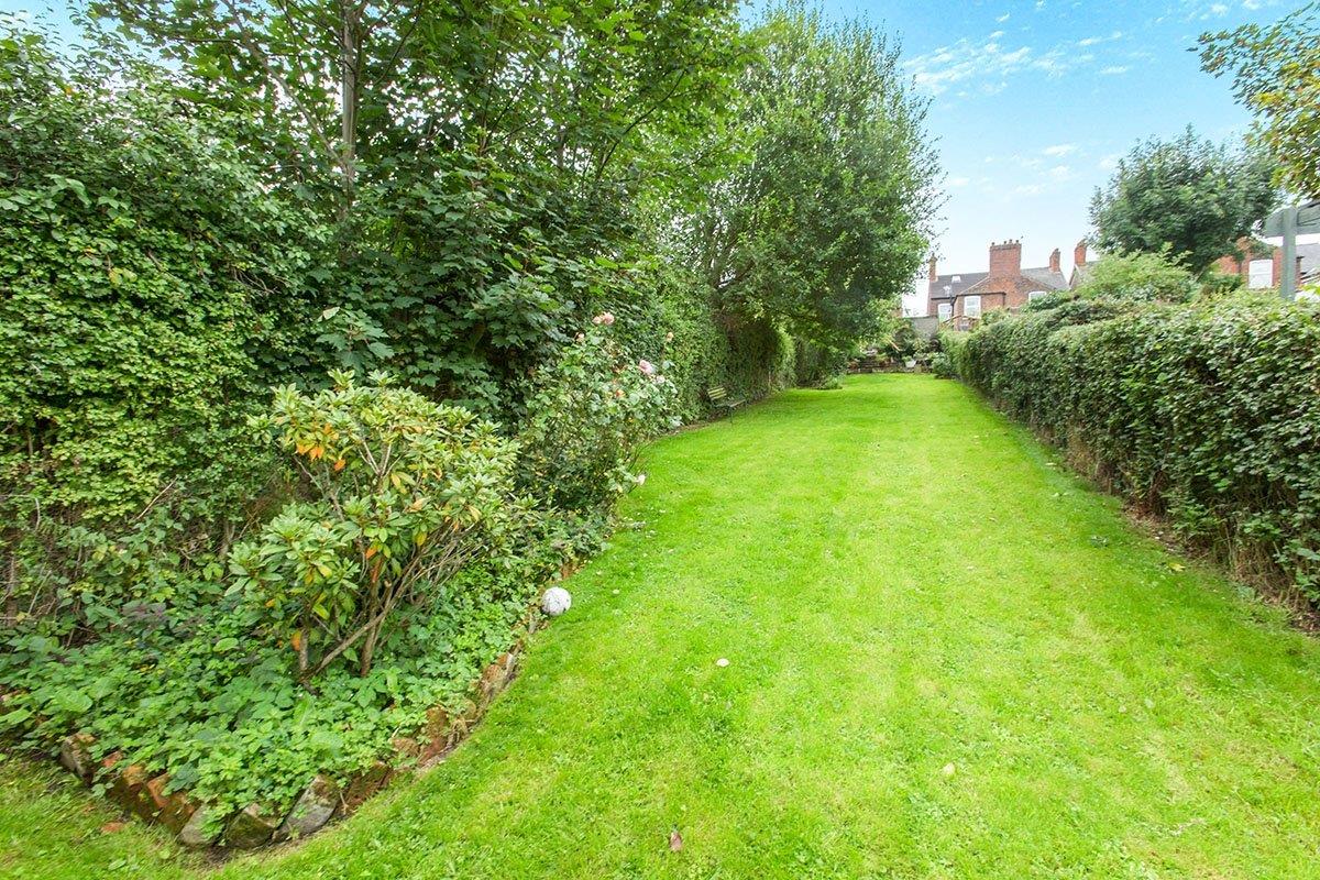 3 bed property in Kensington Square, Harrogate
